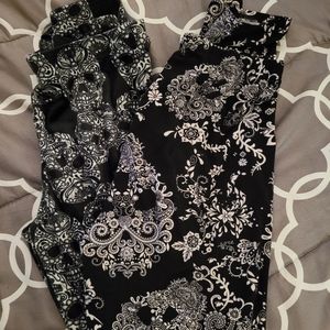 Two skull leggings